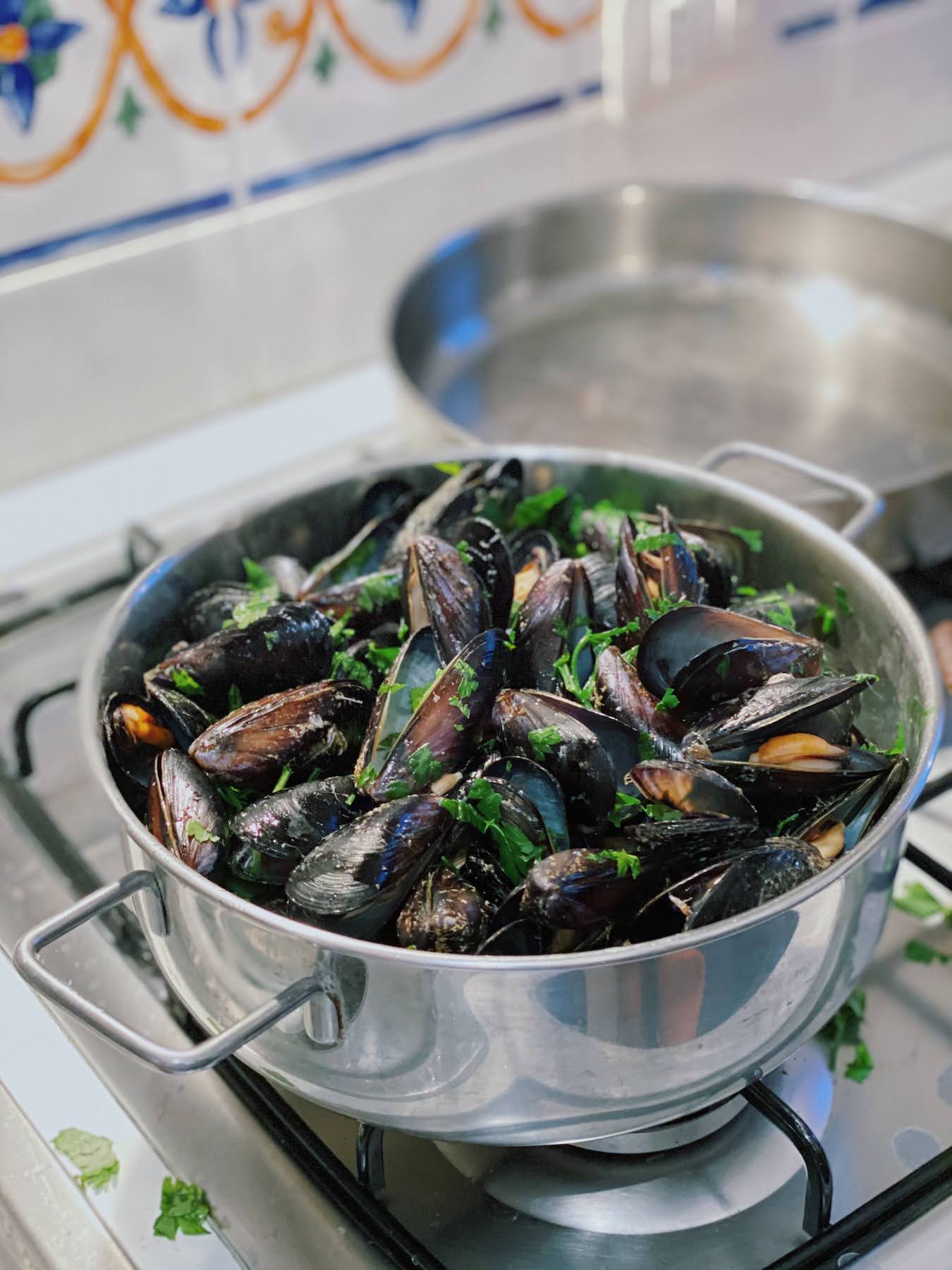 Garlic Butter Mussels With White Wine 4307